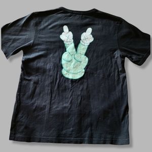 Original fake x kaws collaboration graphic tee shirt size 5 (XL) limited edition